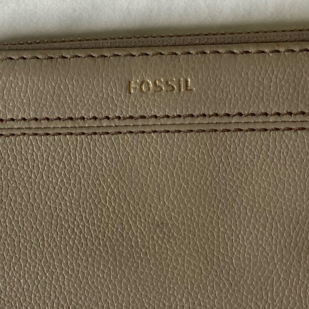 Fossil Tan Leather Wallet - Picture 11 of 11